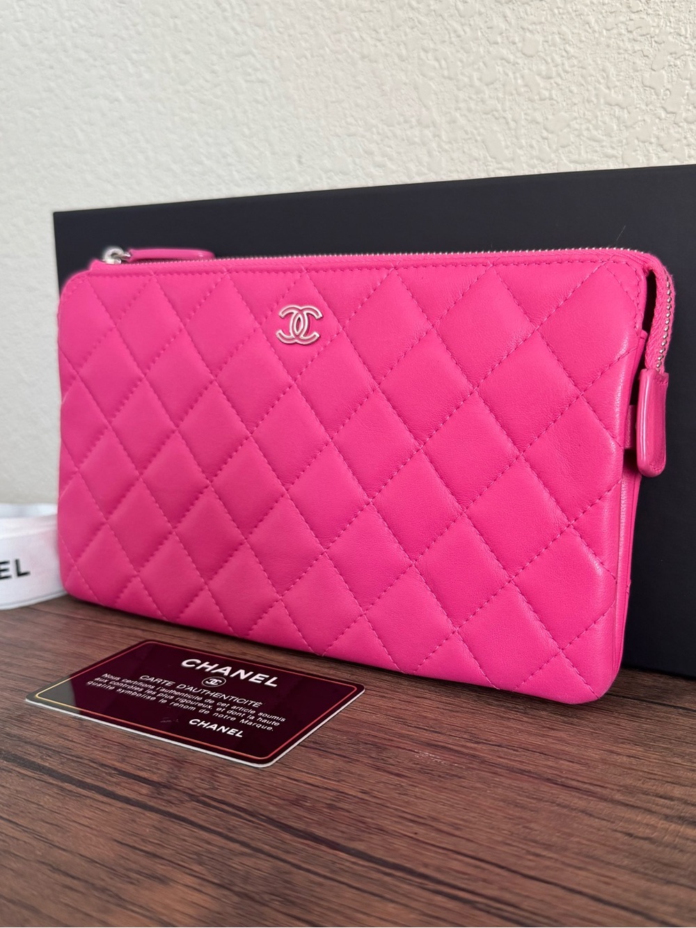 ❌SOLD❌CHANEL Large Diamond Quilted Lambskin Leather Clutch - Picture 3 of 9
